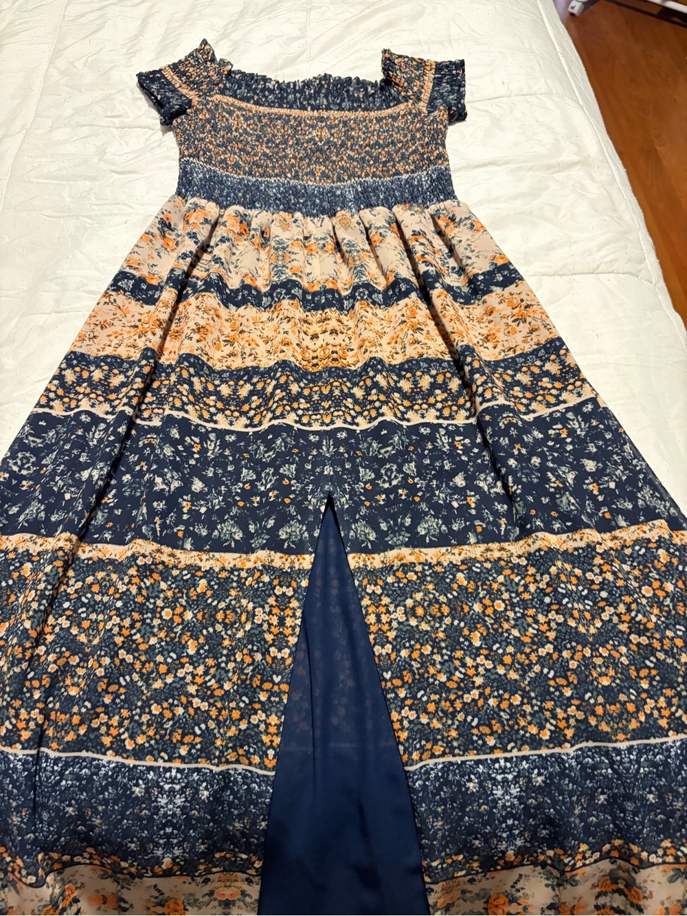 Tiularosa. Smocked Floral Kids Dress in Navy and Beige. Size Small